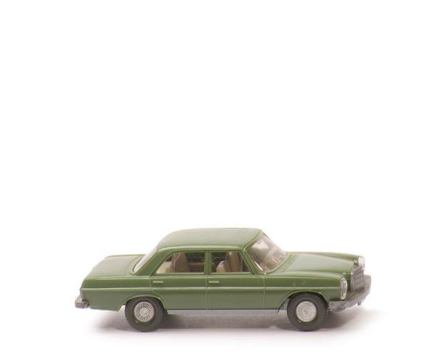 MB 200/8 - dunkelmaigrün, Lkr eingesetzt, mit Markierung - 141/2c