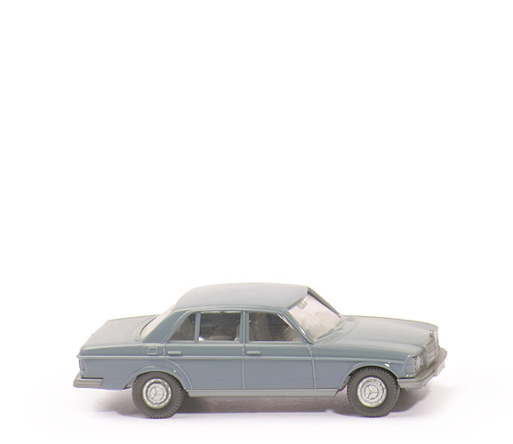 Mercedes 240 D - graublau, Blinker glatt - 152/1b