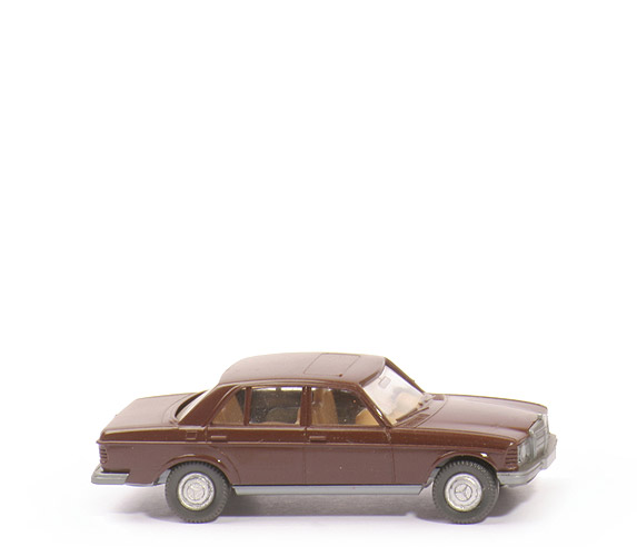 Mercedes 240 D - schokobraun, Blinker gerillt, m. SSD - 152/3a