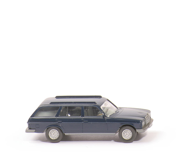 Mercedes 250 T - stahlblau, o. Schiebedach - 155/2A