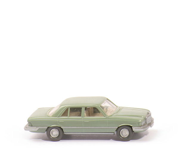 Mercedes 450 SE - resedagrün - 151/1b
