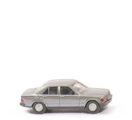 Mercedes 190 E - silbern, mit Scheibenwischern - 145/2a