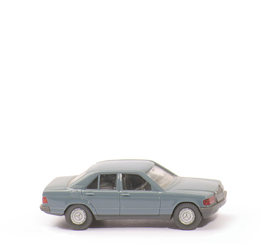 Mercedes 190 E - graublau, ohne Scheibenwischer - 145/1b