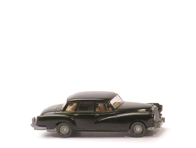 Mercedes 300 - schwarz, mit Inneneinrichtung - 150/6a