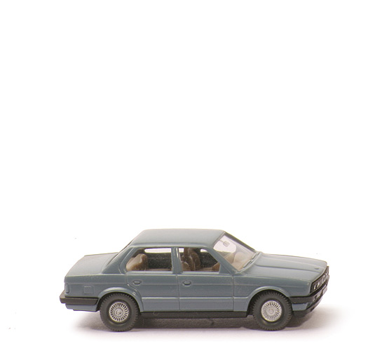 BMW 320i - graublau - 190/4