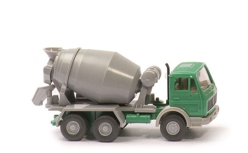 MB 2224 Betontransport - unbeschriftet, grün/silbergrau, 6-Loch-Felgen - 682/4a