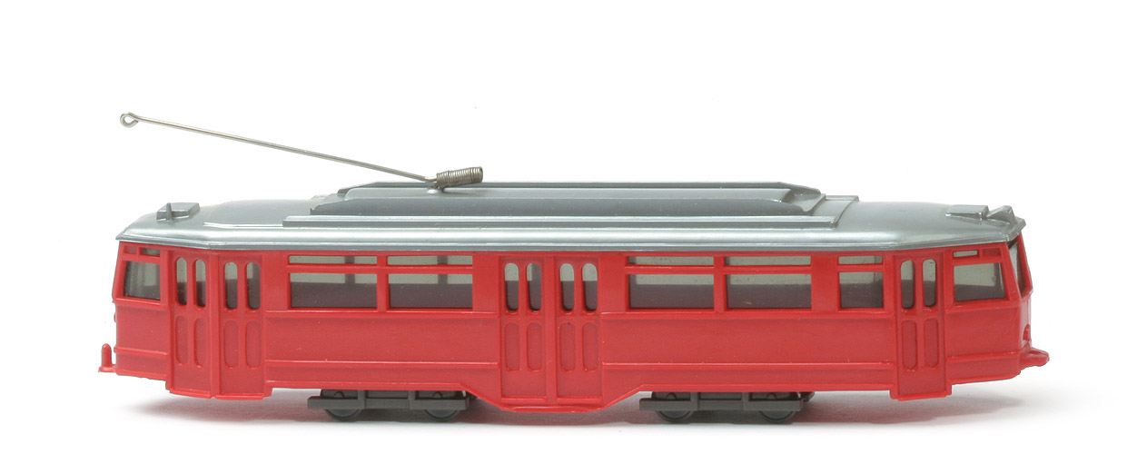 Straßenbahn-Triebwagen - rot, Dach silbern, Prägung Radlauf WM/69/Germany - 740/3e