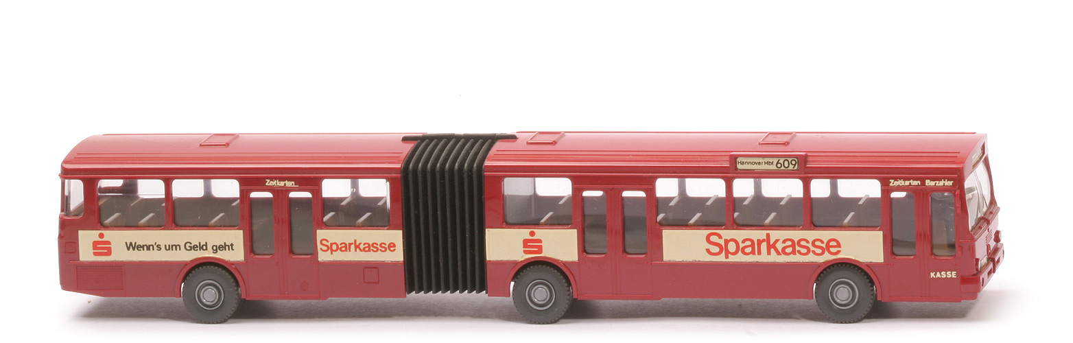 MB O 305 G Gelenkbus - Bahnbus weinrot, mit angebrachter Beschriftung Sparkasse - 705/2b