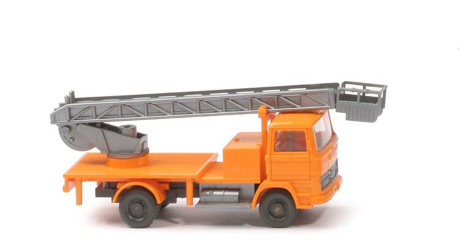 MB LP 1317 Hebebühnenwagen - hellorangegelb, m. Spiegel und m. Lkr - 644/3a