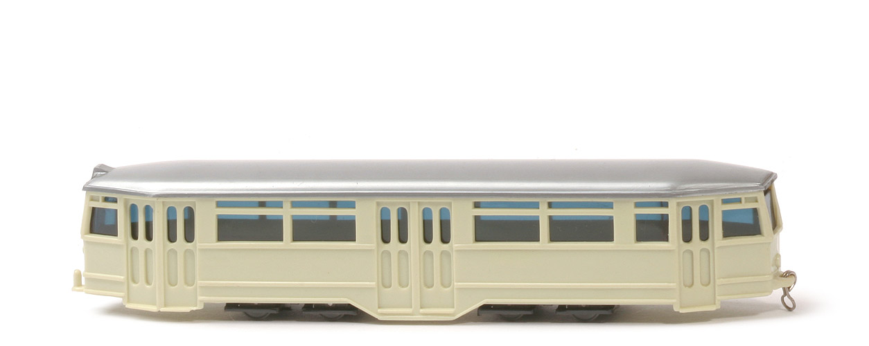 Straßenbahn-Anhänger - hellgrünbeige, Dach silbern, ohne Prägung Radlauf - 741/2a
