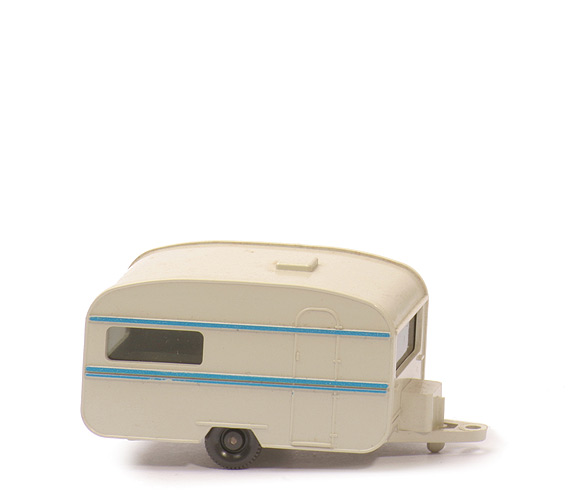 Wohnwagen Knaus - perlweiß, 3 Stützen, Streifen himmelblau - 91/2b