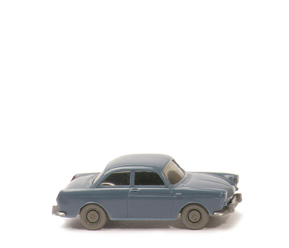 VW 1500 Stufenheck - taubenblau, Haube rund, o. IE - 40/12e