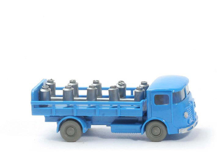 Büssing 4500 Milchwagen - himmelblau / himmelblau - 570/3b