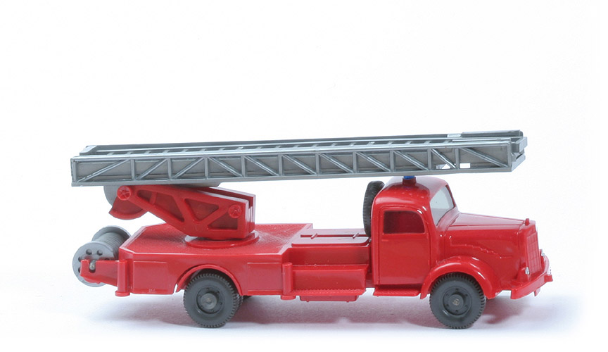 MB L 5000 Alter Leiterwagen - ein Blaulicht, FH, CH, Aufbau rot - 620/32a