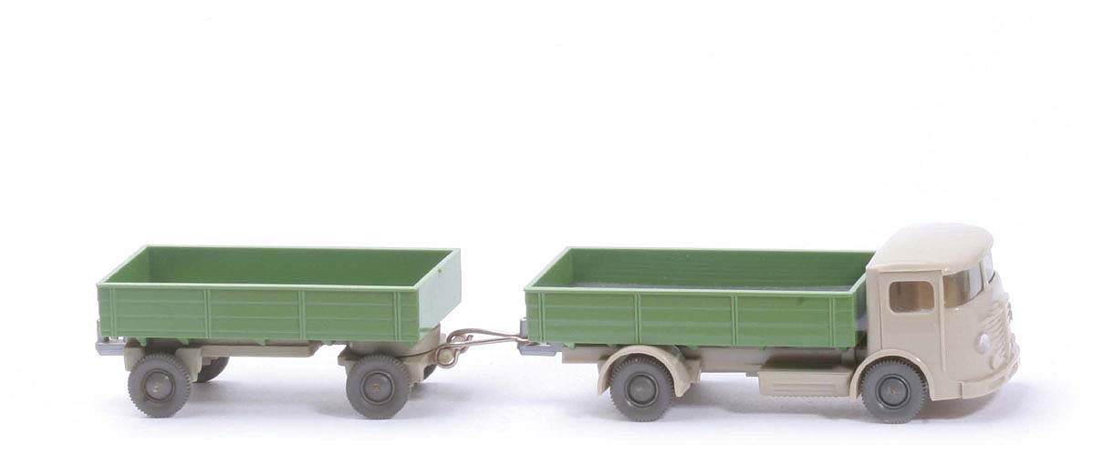 Büssing 4500 Pritschen-LKW - Typ 2, hellgelbgrau / maigrün Pritscheneinlage - 470/5b