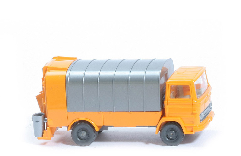 MB LP 1317 Müllwagen ohne Spiegel - KUKA - Grill stilisiert, orangegelb - Kuka (A)