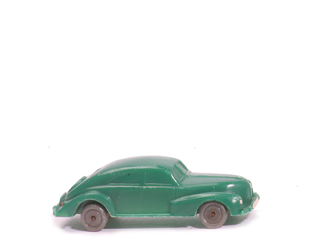 Schräghecklimousine, spitze Haube - dunkles grün, ohne Zughaken - 29/5g