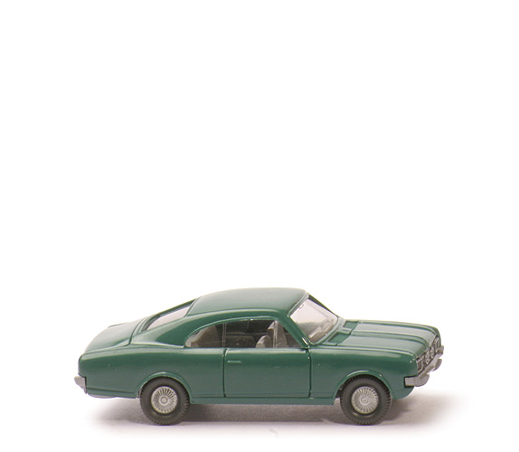 Opel Commodore - patinagrün, LKR integriert, BP 84 - 84/3a