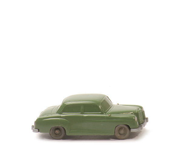 Mercedes 180 uv - dunkelmaigrün - 220/1c