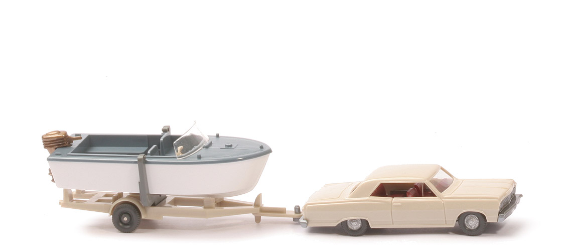 Chevrolet Malibu - Geschenkpackung Motorboot - hellelfenbein, Boot mattgraublau/weiß - 2140/4