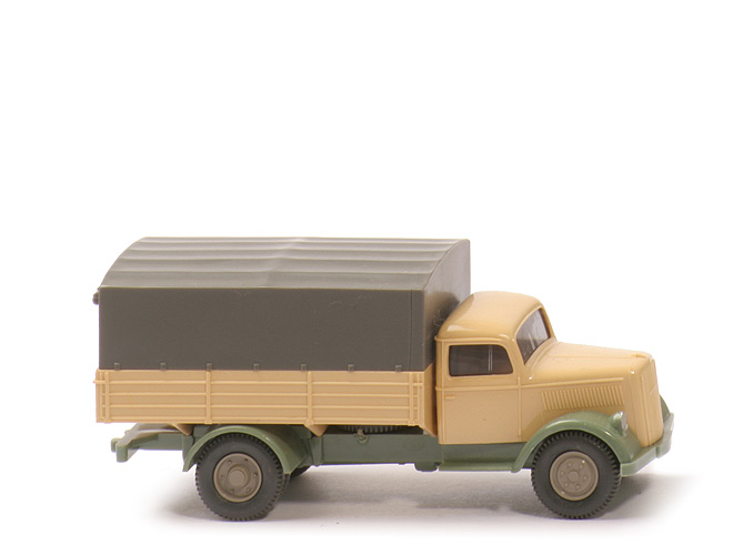 Opel Blitz 1939, unbeschriftet - FH, PR hellbeige, CH resedagrün, m. Blitz - 840/5d
