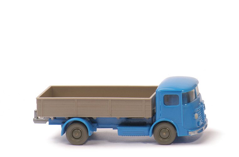 Büssing 4500 Pritschen-LKW - Typ 2, FH, CH himmelblau, PR olivgrau - 470/5 ?