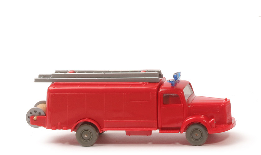 MB L 3500 S Alter Spritzenwagen - Blaulichtleiste, rot, AH offen, o. Blinker - 610/23a