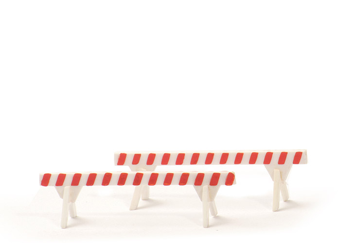 Straßen-Absperrung - rote Streifen lackiert - 651/1 o. 2