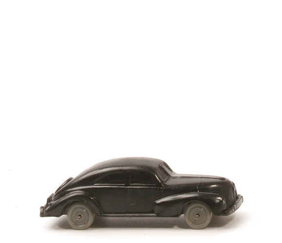 Schräghecklimousine, spitze Haube - schwarz, ohne Zughaken - 29/5h