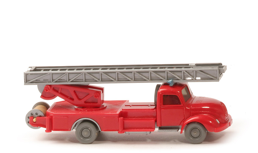 Magirus S 3500 Alter Leiterwagen - Blaulichtleiste, ohne Blinker, FH, Aufbau rot, CH silbern - 620/19b