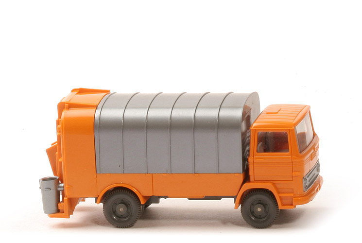 MB LP 1317 Müllwagen ohne Spiegel - KUKA - Grill stilisiert, gelborange - Kuka (A)