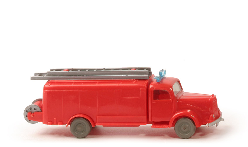 MB L 5000 Alter Spritzenwagen - Blaulichtleiste, blassrot, WM im Kreis - 610/26