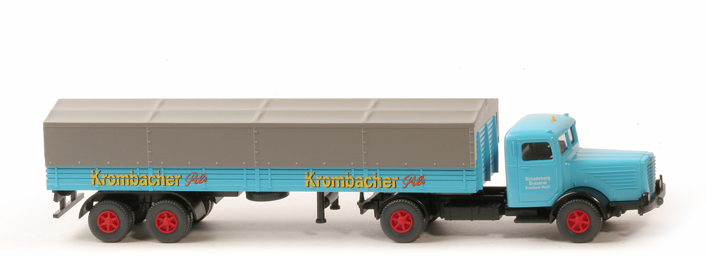 Büssing 8000 Typ 3, Pritschensattelzug (2002) - Krombacher - Krombacher (12)