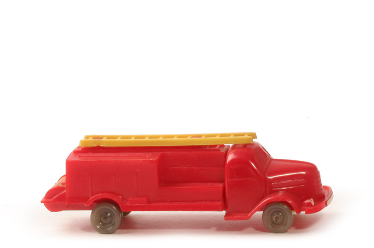 Dodge Spritzenwagen - mit Schlitz, rot, Leiter aufgesteckt - 610/4d