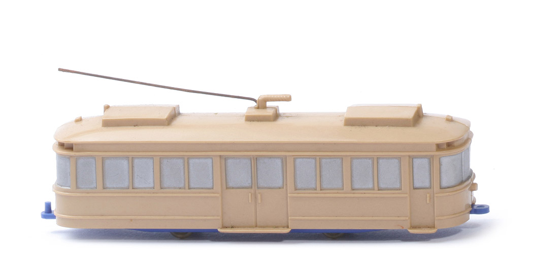 Straßenbahn 2-Achs-Triebwagen uv - beige, mit Kupplung, Stromabnehmer als Stange - 680/3a