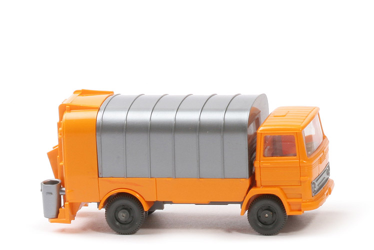 MB LP 1317 Müllwagen ohne Spiegel - KUKA - Grill stilisiert, hellorangegelb, m. Lkr - Kuka (B)
