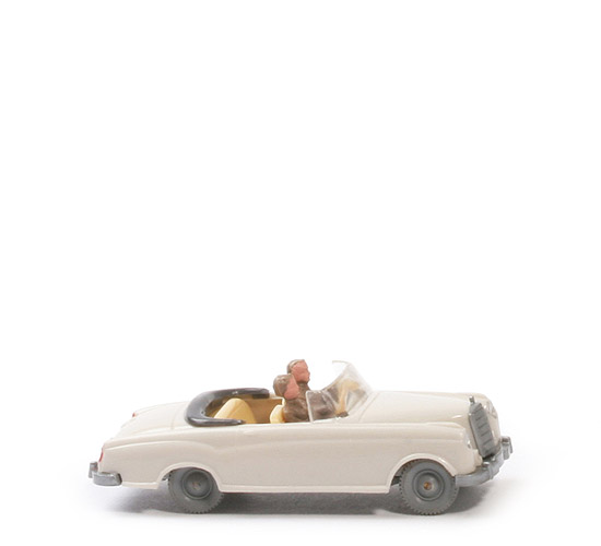 Mercedes 220 Cabrio - braunweiß, Kennz. am CH, m. Figuren - 143/3b