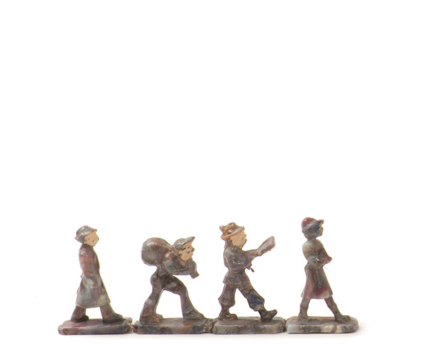 Gehende Figuren mit Sackträger - Form A, mischbraun - 870/2