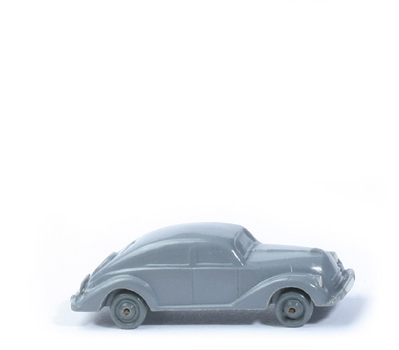 Schräghecklimousine, flache Haube - staubgrau - 29/4d