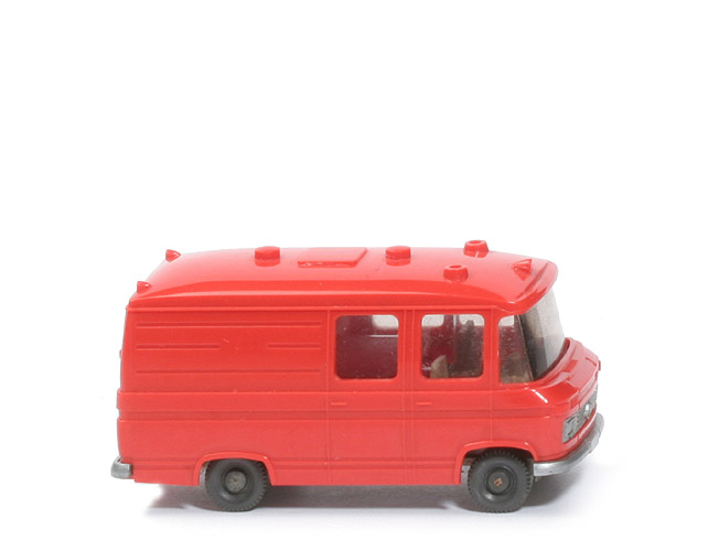 MB L 406 Rettungswagen - orangerot, CH silbern, ohne Fanfaren - 608/1 Vorserie