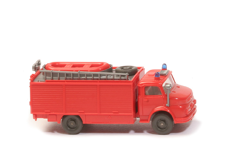 MB L 1413 Rüstwagen mit Boot - Boot orangerot, m. Eckfenstern - 623/ Vors. B
