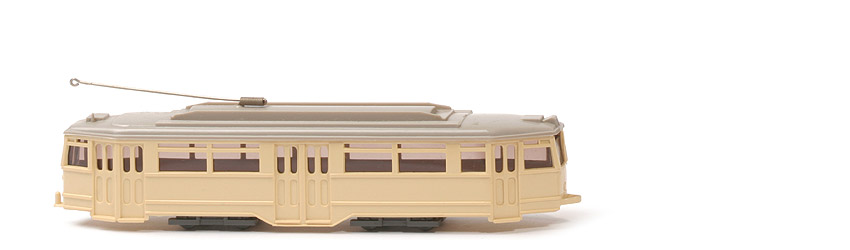 Straßenbahn-Triebwagen - hellbeige, Dach graubeige, Prägung Radlauf WM - 740/8a