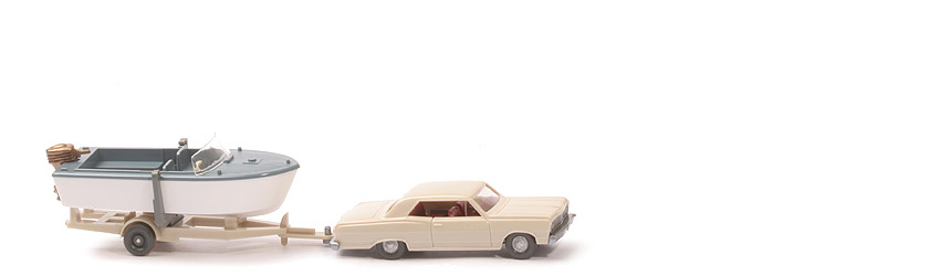 Chevrolet Malibu - Geschenkpackung Motorboot - hellelfenbein, Boot mattgraublau/weiß - 2140/4