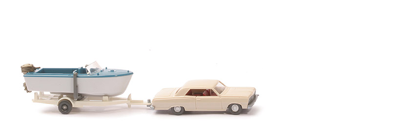 Chevrolet Malibu - Geschenkpackung Motorboot - hellelfenbein, Boot azurblau/weiß - 2140/4