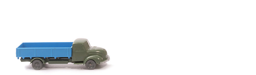 Magirus S 3500 uv Pritschen-LKW - FH, CH, dunkelresedagrün, PR himmelblau - 420/7 ?