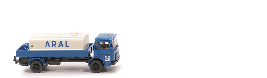 MAN Nahverkehr mit Öltank (2013) - FH, PR, CH maritimblau, Tank weiß - nicht erfasst