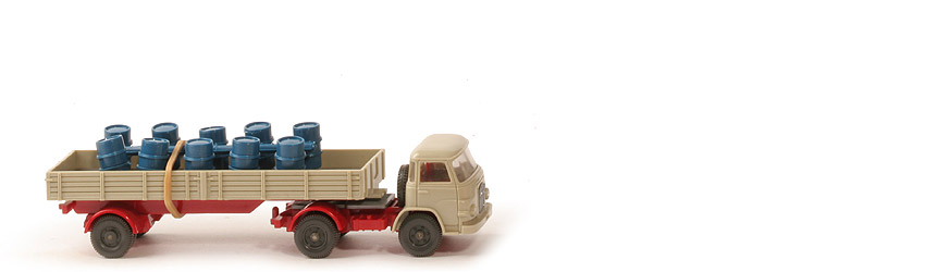 MAN 415 Pritschen-Sattelzug - hellgelbgrau, Ladung capriblau - 510/10a