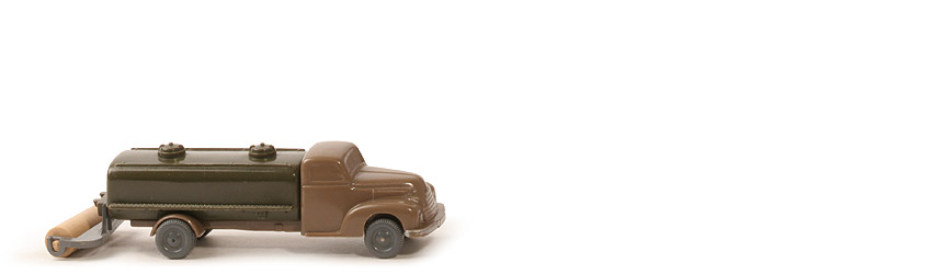 Ford 3500  Sprengwagen - blassbraun / olivgrün - 640/2 ?