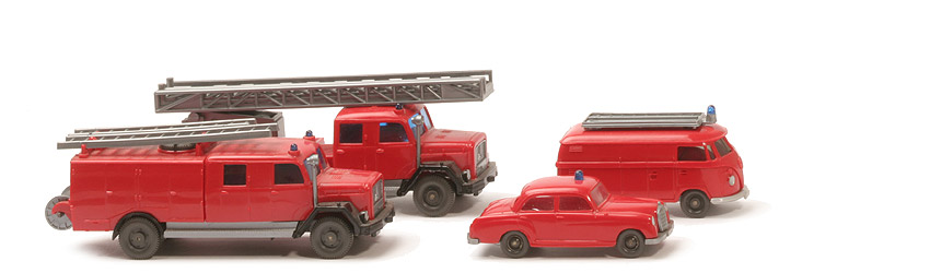 Geschenkpackung Feuerwehr - MB 180, VW T1 Kasten, Spritzen- und Leiterwagen Saturn - 2120/4 ~